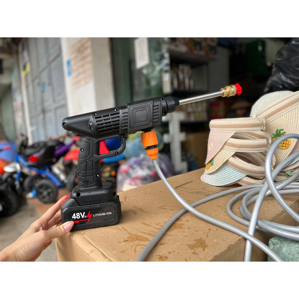 Vòi rửa xe chạy pin 48v Lithium mini cầm tay 3 chế độ phun,chuyên sử dụng rửa xe, vệ sinh, tưới cây.Vòi phun tăng áp.