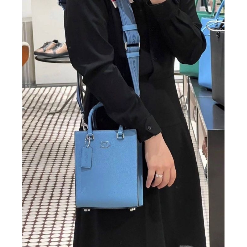 Túi tote coach 16 interior CJ795 size mini