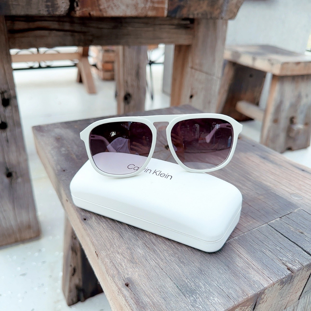 Kính mát nữ Calvin Klein gọng trắng, tròng xám CK4317S