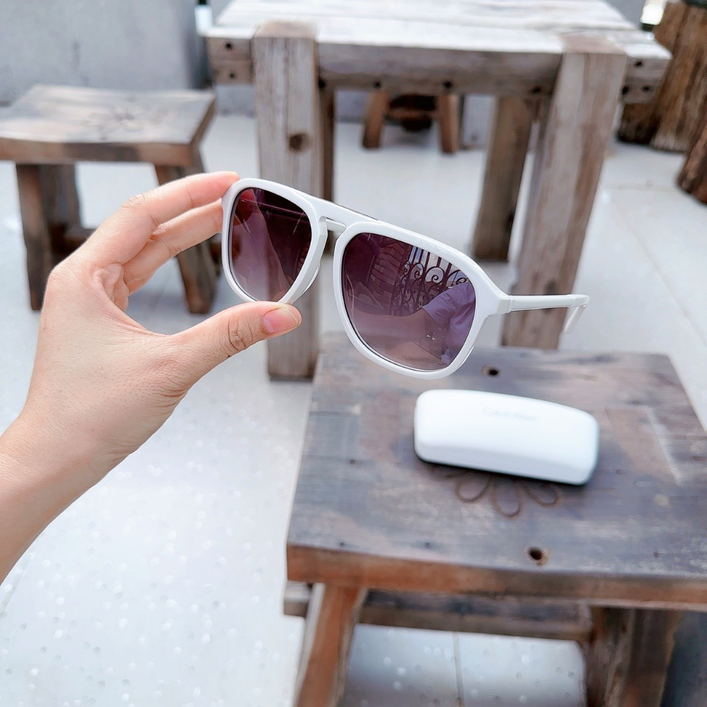 Kính mát nữ Calvin Klein gọng trắng, tròng xám CK4317S