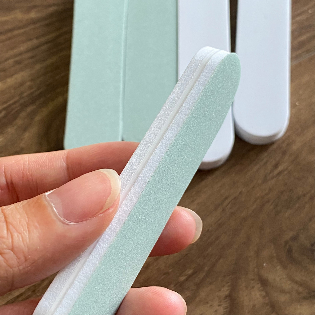 Xốp đánh bóng bề mặt kim loại sáng bóng