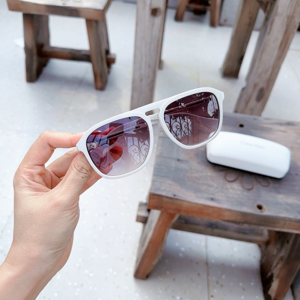 Kính mát nữ Calvin Klein gọng trắng, tròng xám CK4317S