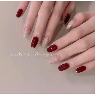Nail box đỏ phối màu nude kẻ trắng nhũ
