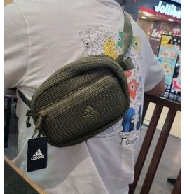Belt bag Adidas full tag.- Hàng Auth mua tại Mỹ