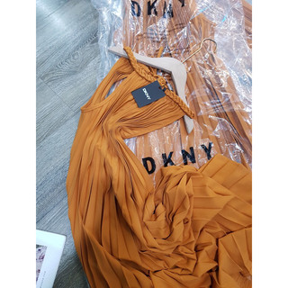 Váy DKNY cổ yếm
