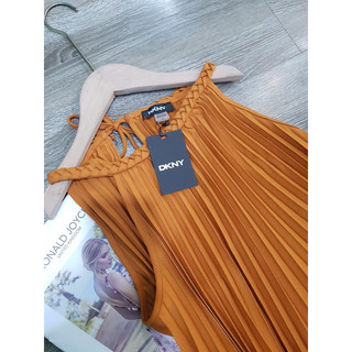 Váy DKNY cổ yếm