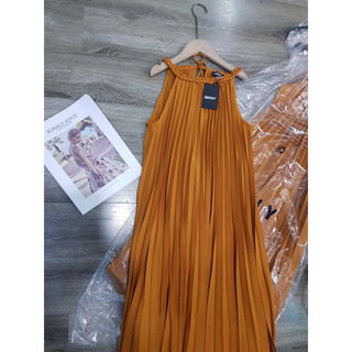 Váy DKNY cổ yếm