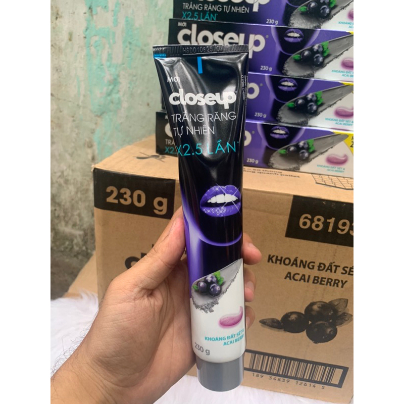 Kem đánh răng Closeup khoáng đất sét & Acai berry trắng răng tự nhiên 230g