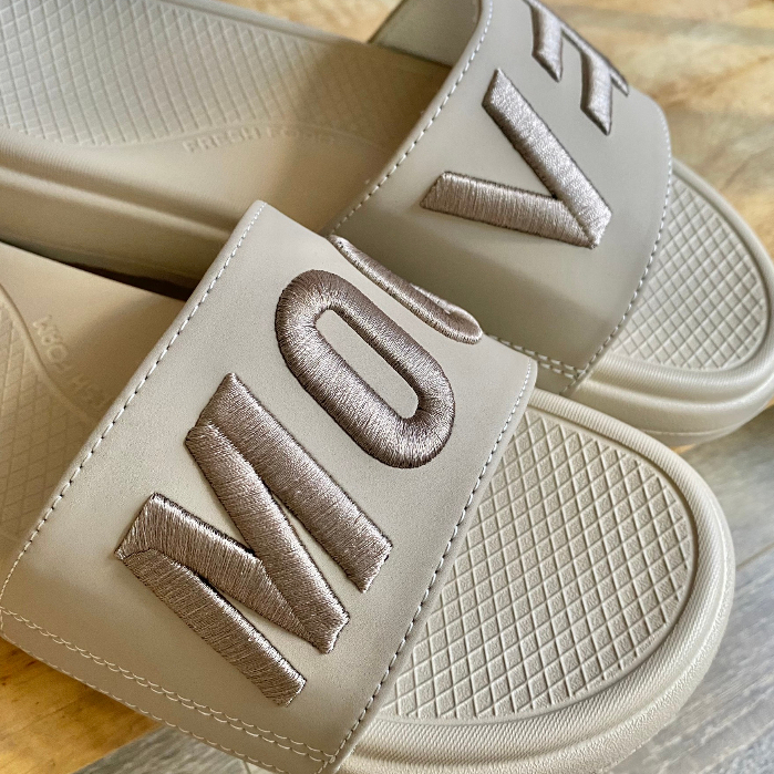 Dép quai ngang nam nữ MOOVER THÊU CHỮ ĐẾ 4P, dép unisex thích hợp mang mỗi ngày, có hộp đầy đủ