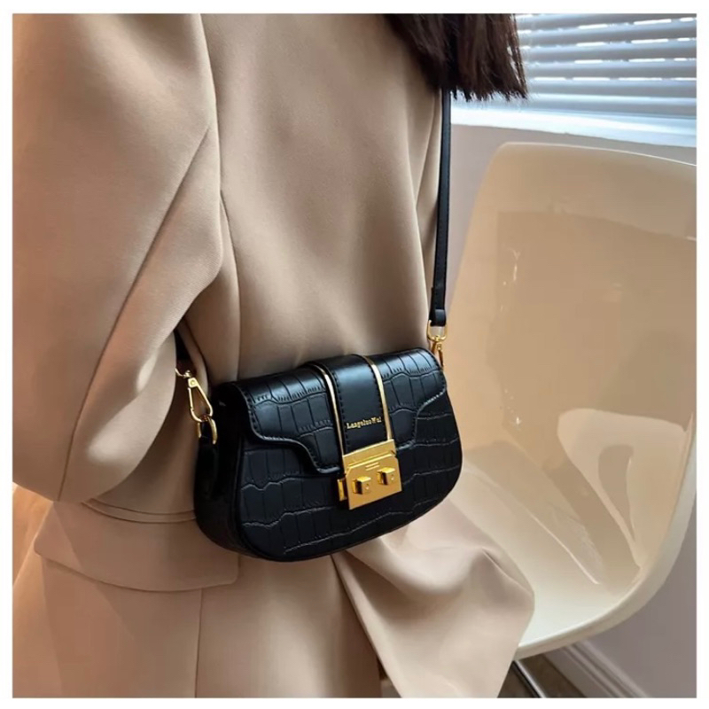 Túi xách nữ- Túi đeo chéo kẹp nách đeo vai khoá vuông hot hit