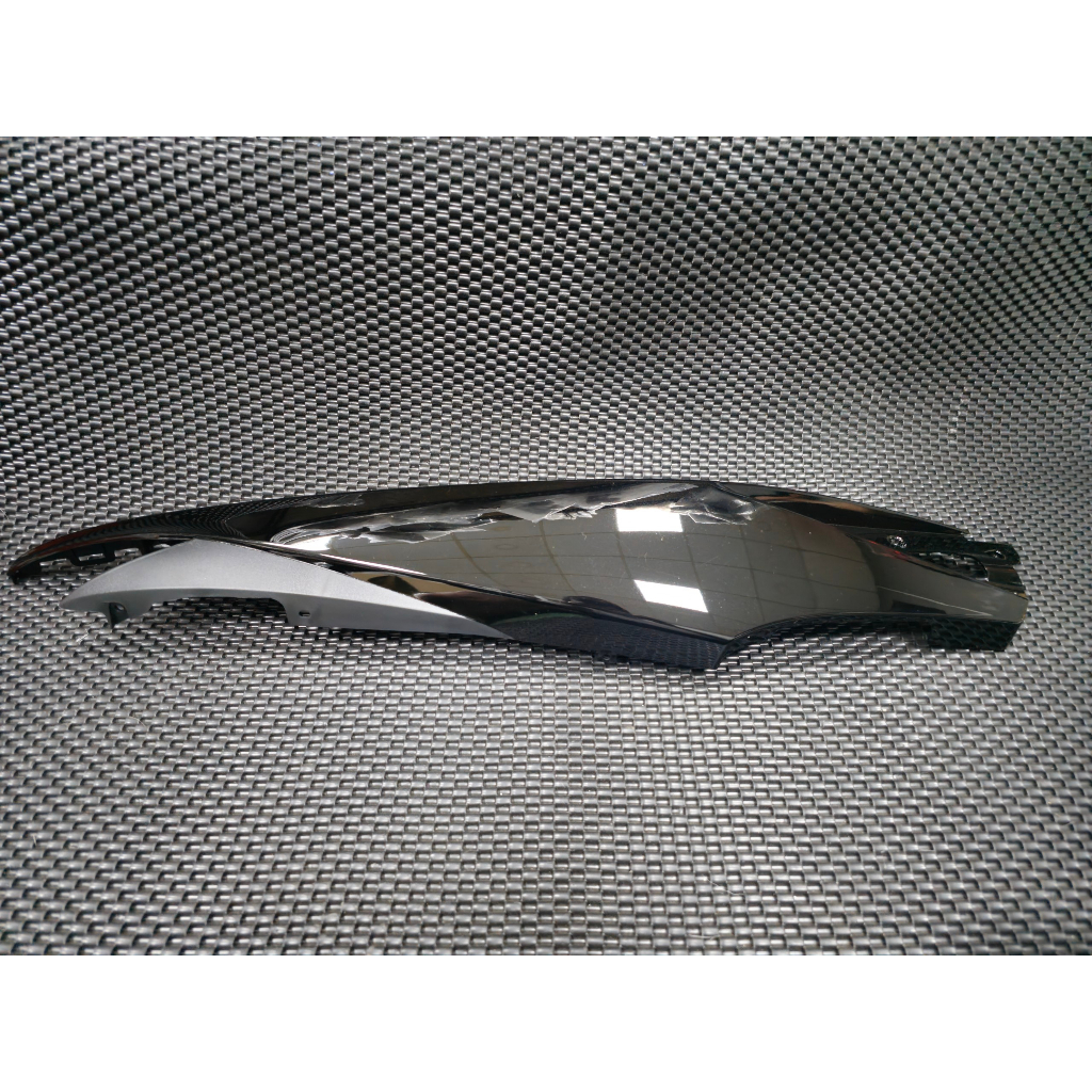 Ốp sườn sau exciter 135 ( 2006-2010) Đen chính hãng yamaha việt nam