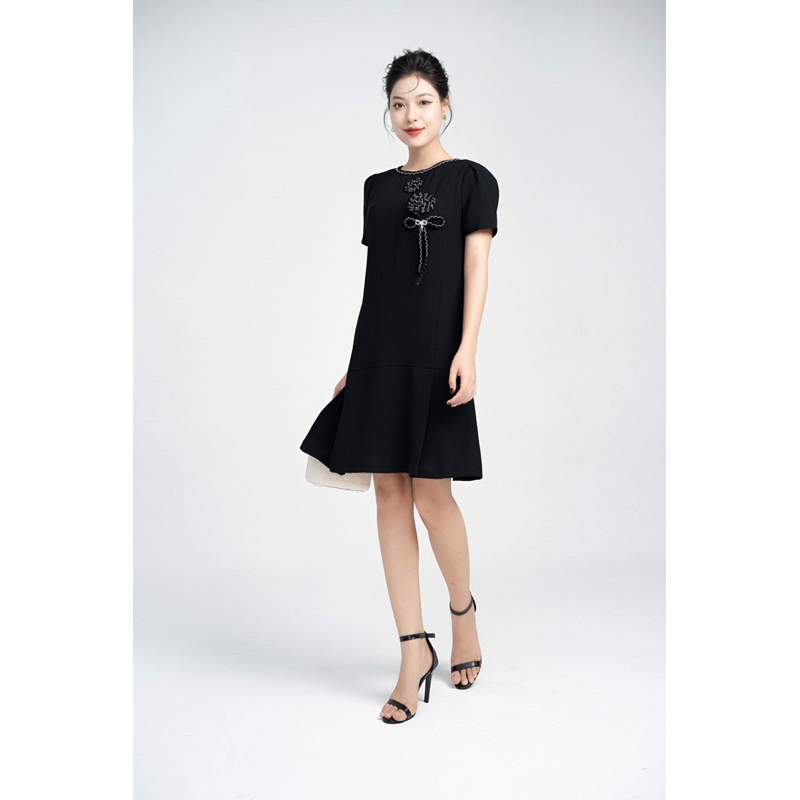Đầm nữ đen phối hoa nổi thiết kế NEM Fashion 20402 giá tốt