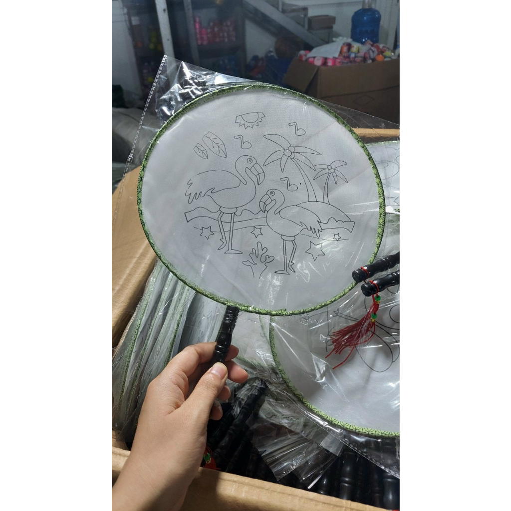 Quạt vải lụa tròn tự tô có in hình 24 cm cho bé tô màu, quạt tròn tự trang trí nhiều mẫu