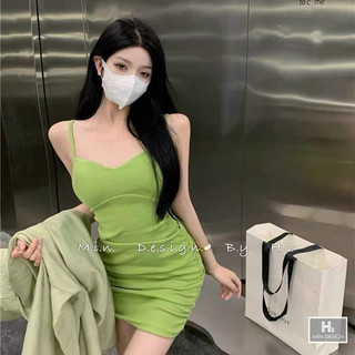 Đầm body dây nhún 2 bên mix cùng sơ mi Ji Sander thanh lịch nhưng không kém phần sexy.