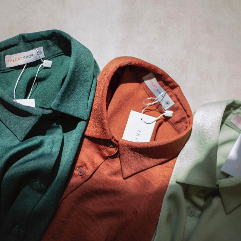 Áo sơ mi tay ngắn lụa tuyết THEKAT.SHOP kiểu dáng thanh lịch