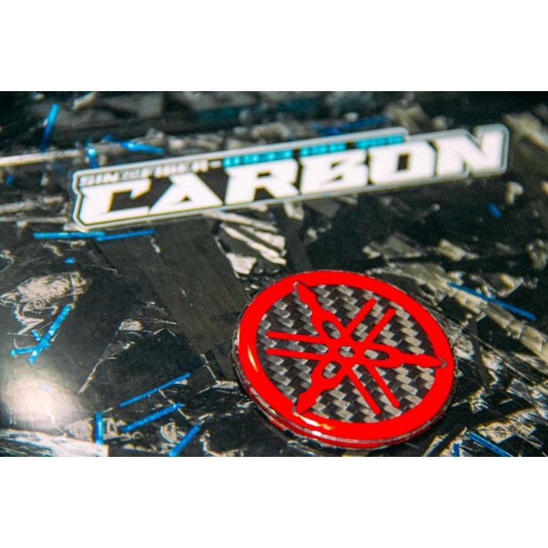 Logo Dán YAMAHA Đỏ Đúc Sợi CarbonFiber Cao Cấp