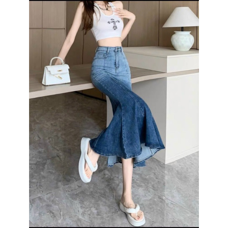 Chân váy jeans lưng cao xẻ tà trước dáng ôm