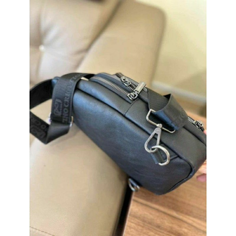 Túi đeo chéo nam Valentino Creations