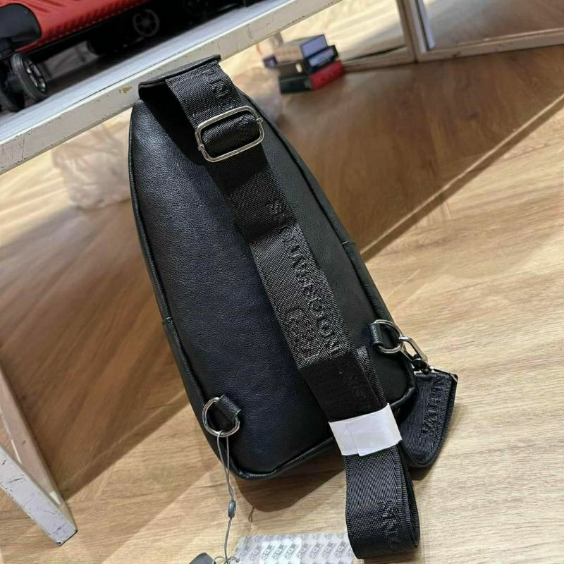 Túi đeo chéo nam Valentino Creations