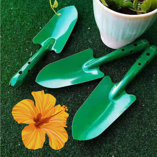 Xẻng sắt làm vườn, chắc chắn, dày dặn.