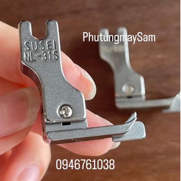 Chân Vịt Mí Lọt Khe Tra Cổ Lưng Quần