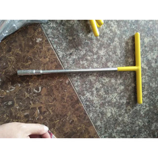 Chiếc tuýp tay chữ t vặn ốc 8mm