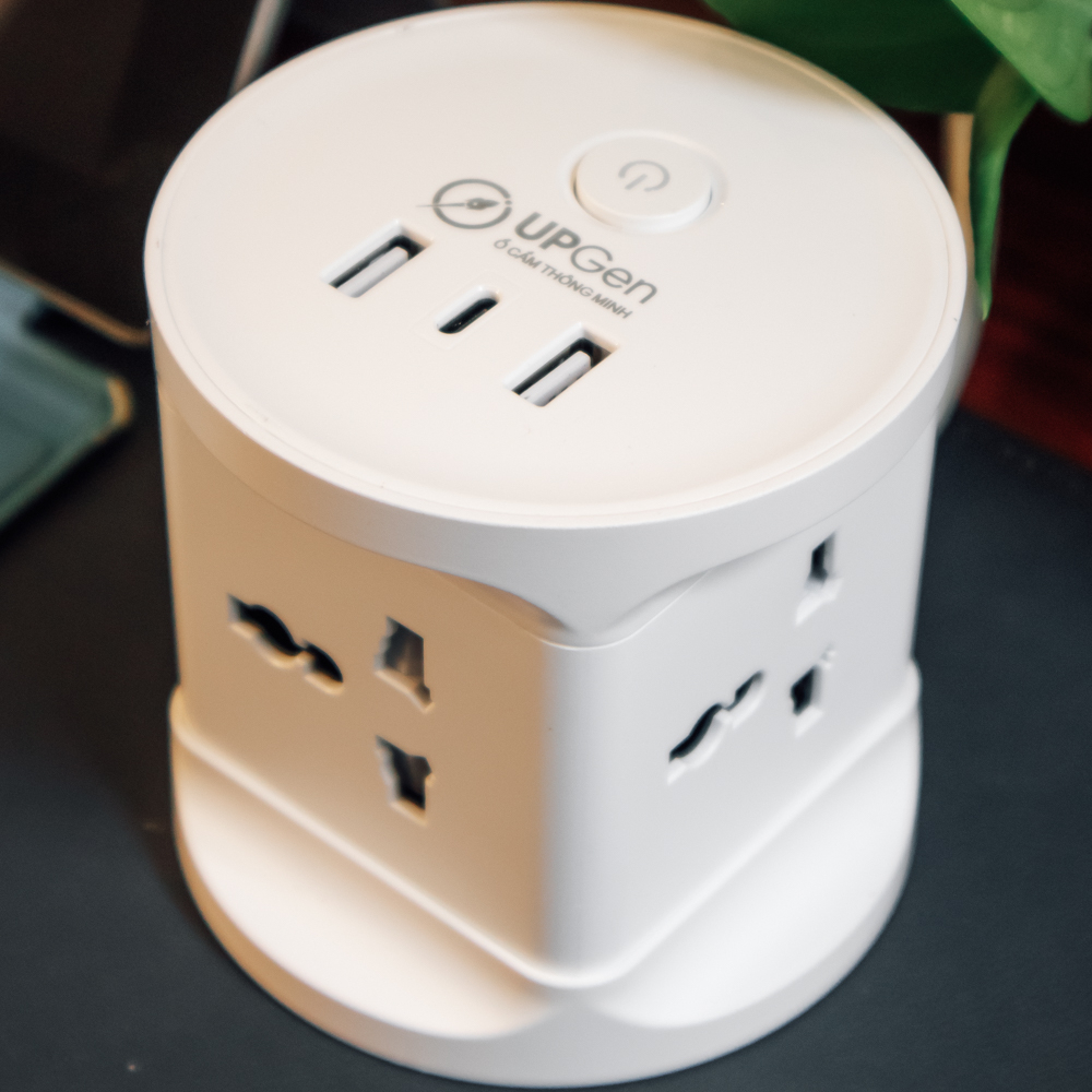 Ô cắm điện đa năng UPGEN T1 PRO có 2 cổng USB và 1 cổng TypeC cho điện thoại / chịu tải 2500W / dây điện dài 2.5m