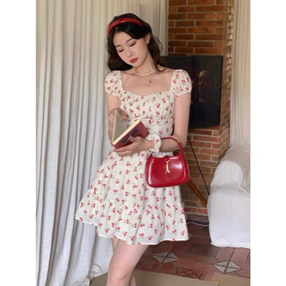 Váy mc trắng cổ vuông tay cộc hoạ tiết quả cherry đỏ thân a cộc