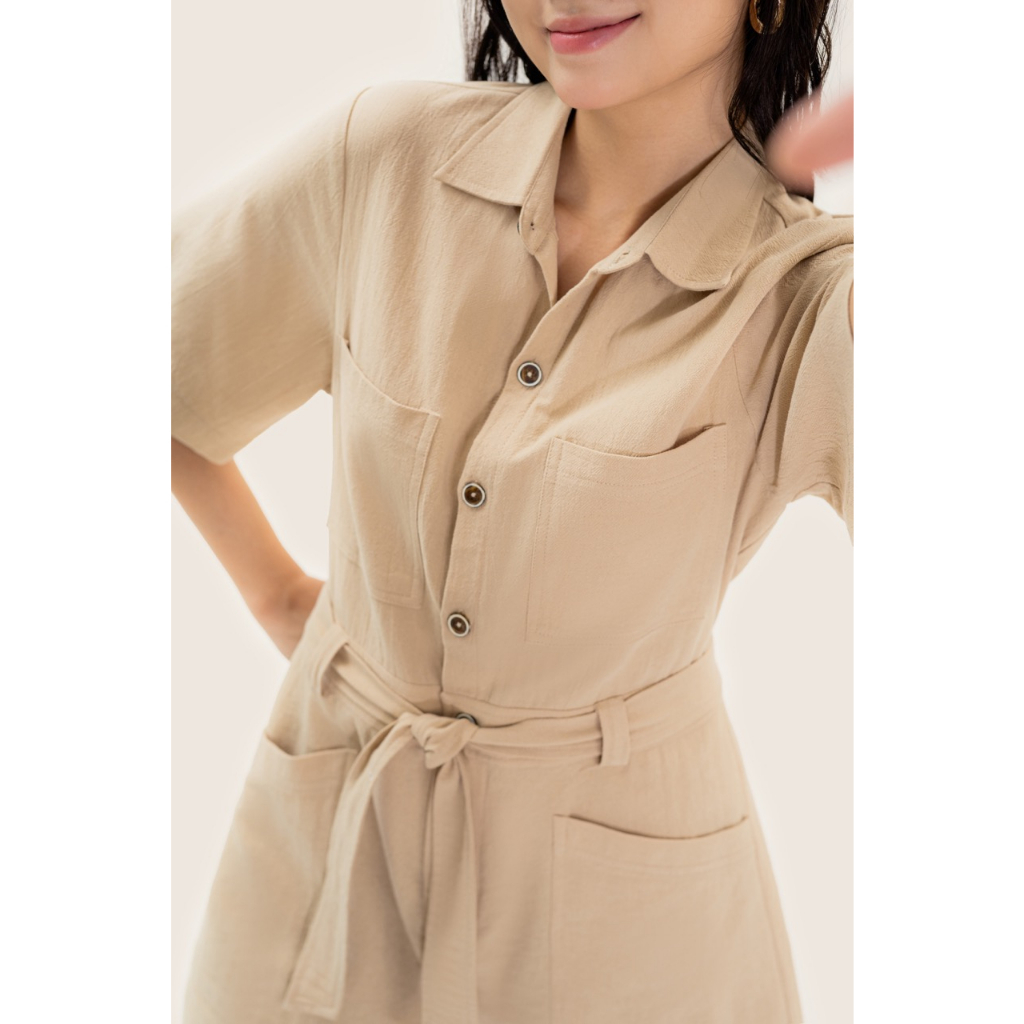 LIBÉ - Jumpsuit ngắn trên gối tay lửng chất liệu thô đũi màu be