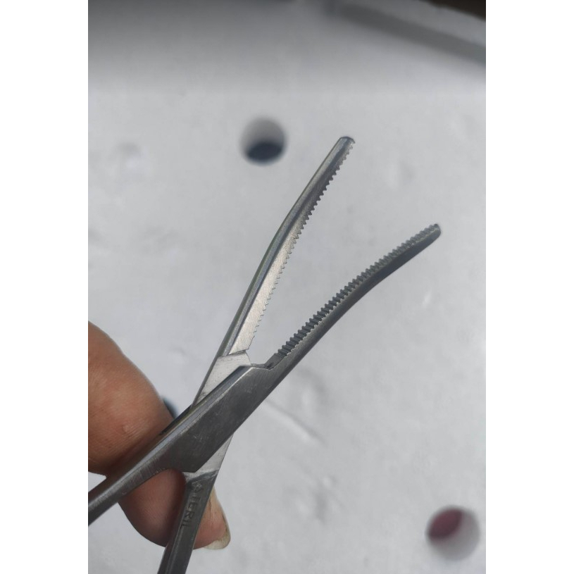 Kéo và kẹp hàng bãi