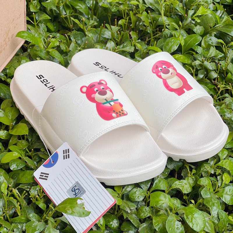 Dép quai ngang gấu dâu Solihu cao cấp- Lotso uống trà sữa
