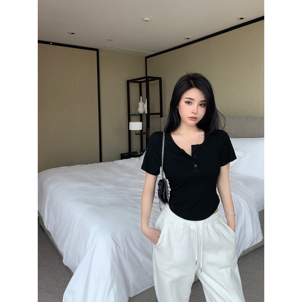 Áo tăm cổ vuông 3 cúc ôm sát body dáng ngắn thiết kế vạt đuôi tôm, croptop nữ 3 màu sắc tôn da freesize xuongmaythuhien