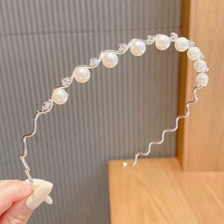 Bờm tóc tiểu thư xinh xắn