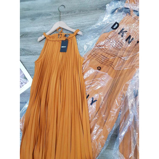 Đầm xếp ly cổ yếm dáng suông