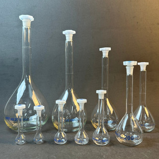 Bình định mức lab ha noi trắng class a, nút nhựa 10ml, 20ml, 25ml, 50ml, 100ml, 200ml, 250ml, 500ml, 1000ml , 2000ml