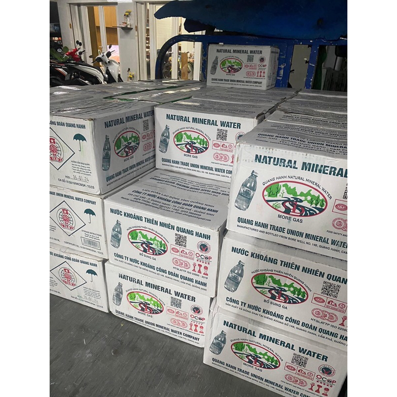 1 thùng nươc khoáng mặn Quang Hanh quảng ninh , bổ sung ga thùng 20 chai 500ml