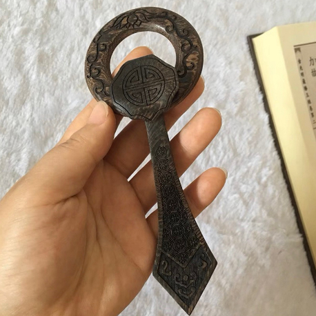 Móc y cà sa bằng gỗ