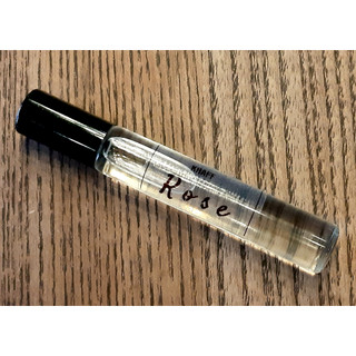 Tinh dầu nước hoa lăn rose