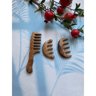Lược gỗ massage đầu bằng gỗ bách xanh cao cấp, mùi gỗ rất dễ chịu, lược gỗ dùng cho spa của vitrapro