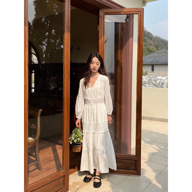 Váy maxi trắng phối ren phong cách boho