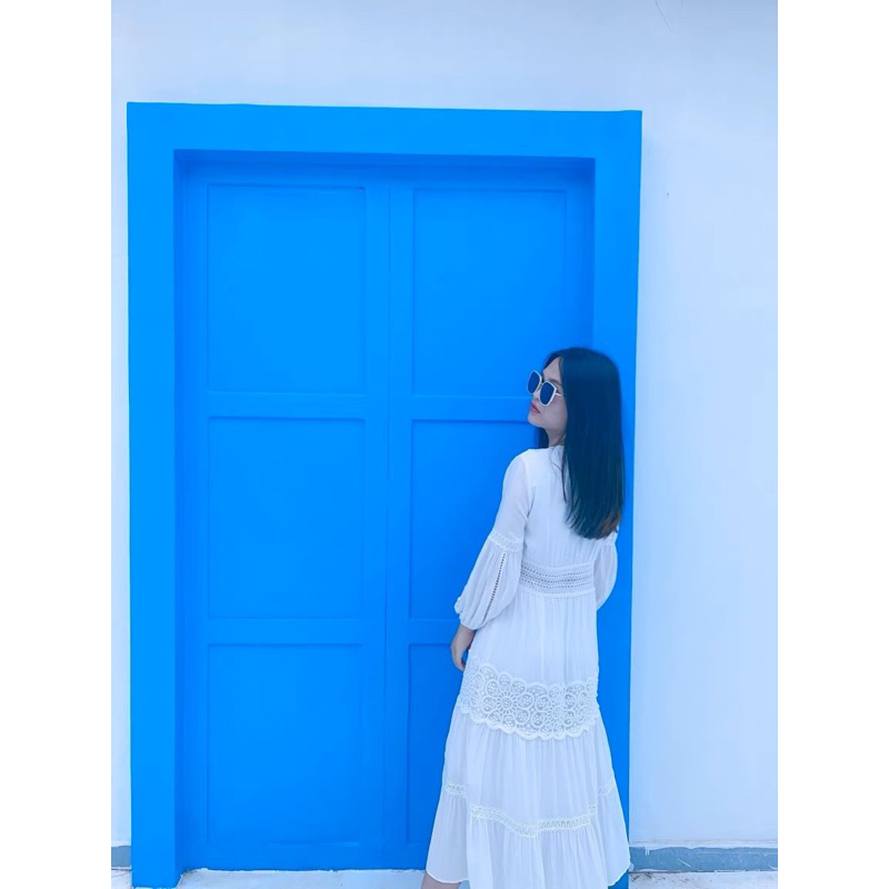 Váy maxi trắng phối ren phong cách boho