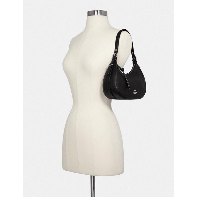 Túi đeo chéo Coach Kleo Hobo dáng bầu