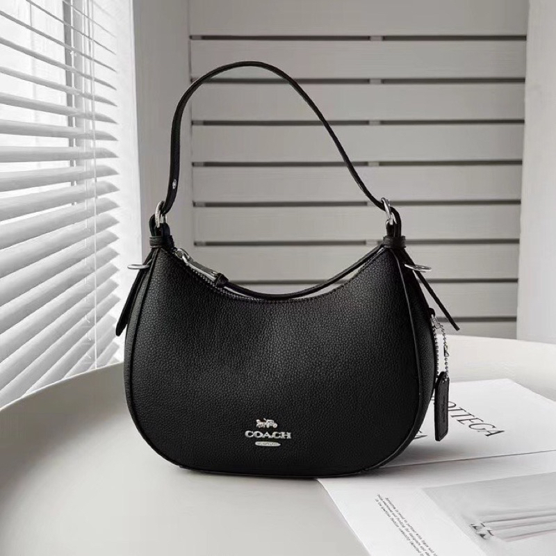 Túi đeo chéo Coach Kleo Hobo dáng bầu