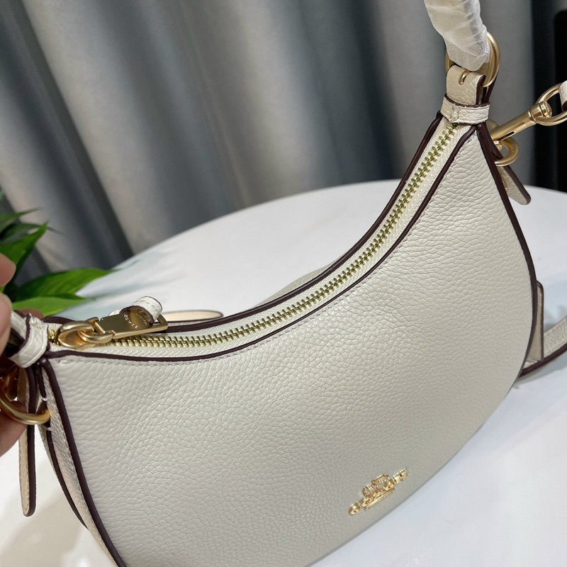 Túi đeo vai C0ach Kleo Hobo dáng bầu xinh xắn