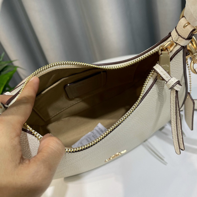 Túi đeo vai C0ach Kleo Hobo dáng bầu xinh xắn