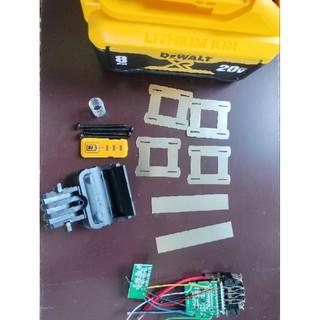 Vỏ Dewalt. 2p cell 21700