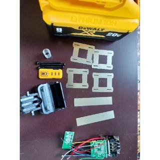 Vỏ Dewalt. 2p cell 21700
