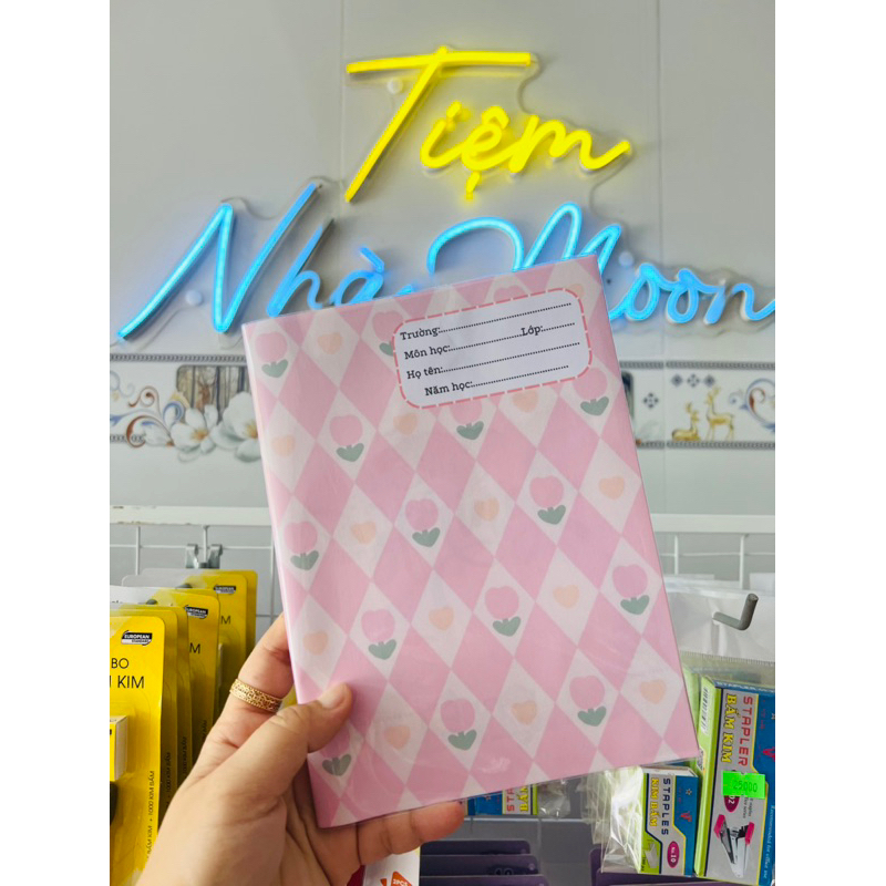 MẪU 1 - BAO TẬP KHỔ NHỎ 16cm*21cm -   BÌA BAO TẬP A5 CÓ SẴN GIẤY KÍNH MẪU DỄ THƯƠNG - BÌA BAO TẬP CUTE