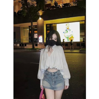 Set sơ mi trắng cổ v tay phồng chân váy jean