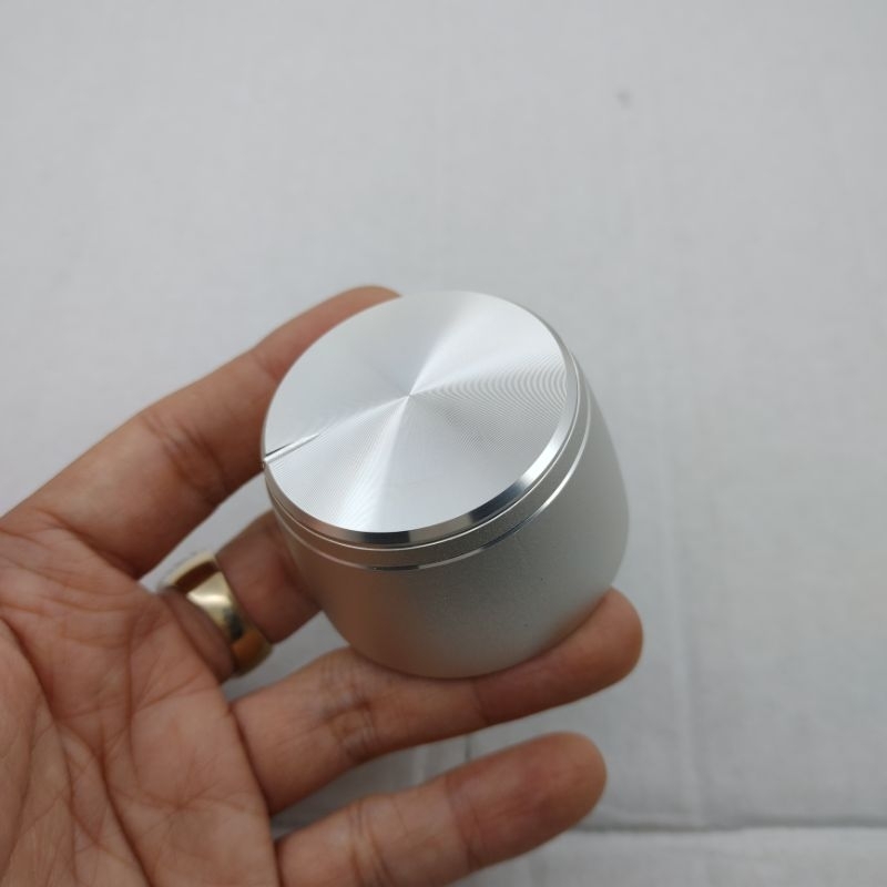 Núm volume nhôm Japan